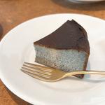 黒胡麻バスクチーズケーキ