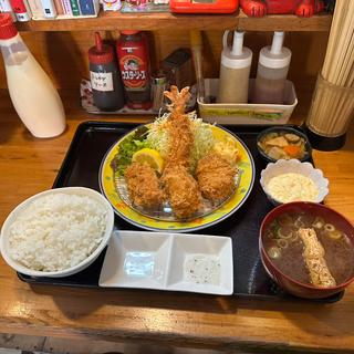 ミックスフライ(丸十ワタライ食堂)