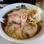 冬メニューワンタンチャーシュー麺＋味玉＋ネギ増し(にぼしラーメン一恭)