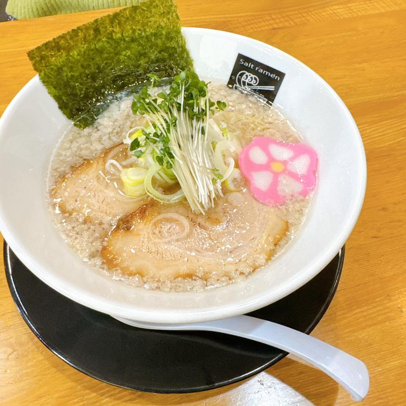 背脂塩らーめん(塩らーめん専門店 SHIN8)