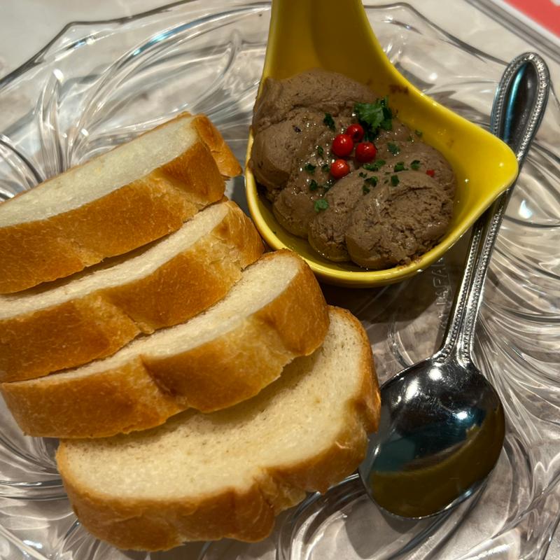 白肝のレバーパテ(バケット付)(大衆酒場フレンチマン なんばウォーク店)