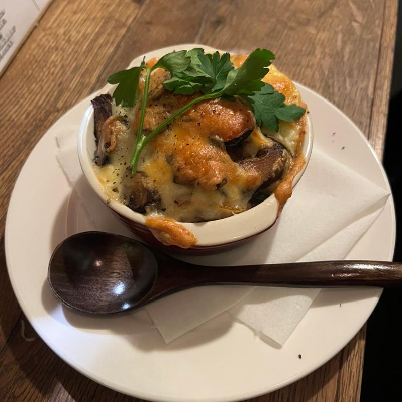 ホタテ　エビ　きのこ　ほうれん草のクリームグラタン(スタンドツマミグイ)