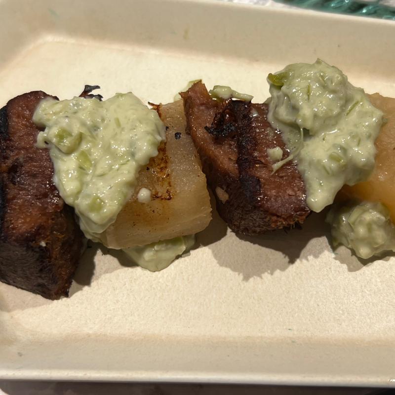 牛タンと大根(わさびクリームソース)(大衆酒場フレンチマン なんばウォーク店)