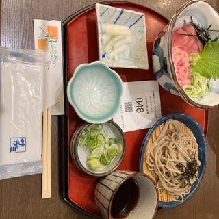 まぐろ二色丼と麺皿そば(サガミ 豊川牛久保店)