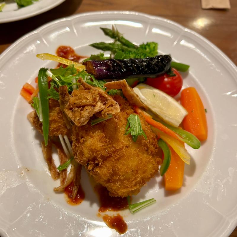 紅ずわい蟹のクリームコロッケ トマトソース添え(キッチン ミスターとフライパン)