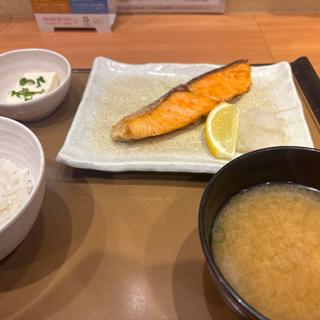 銀鮭の塩焼定食(やよい軒 新宿小滝橋通り店)