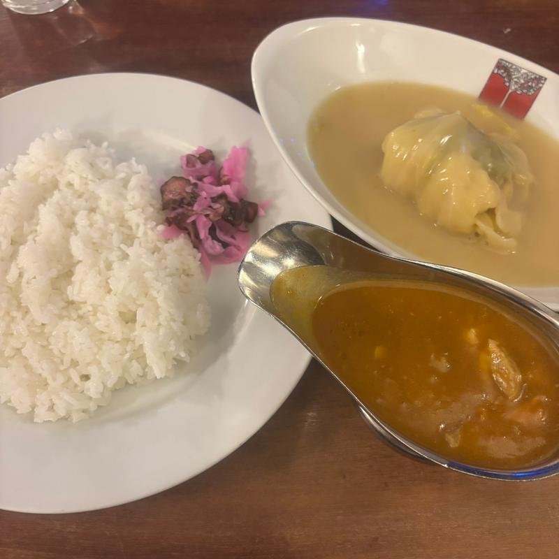 ポークカレーライスとロールキャベツシチュー(洋食 アカシア 新宿本店)
