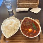 黒毛和牛100%手造りハンバーグ 赤スープカレー 辛さ1倍 ライス大盛り