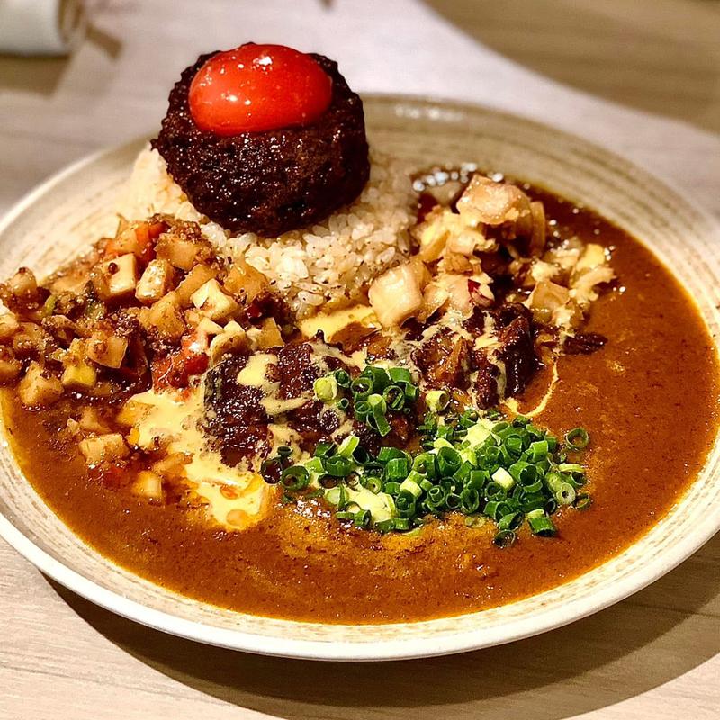 辛口 ごはん小 豚の小 からしマヨ 玉ねぎアチャール 大根アチャール(吉田カレー  )