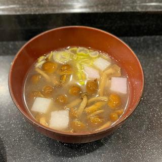 なめこの味噌汁(鮨楽こもり)