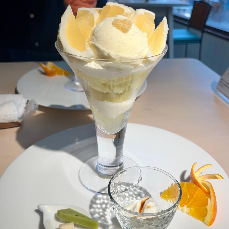 日向夏のパフェ(ル・パルフェ 馬車道)