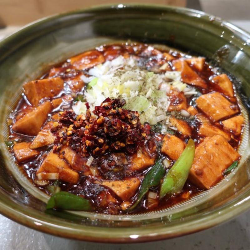 麻婆豆腐ラーメン(汁なし)(すするか、すすらんか。心斎橋店)