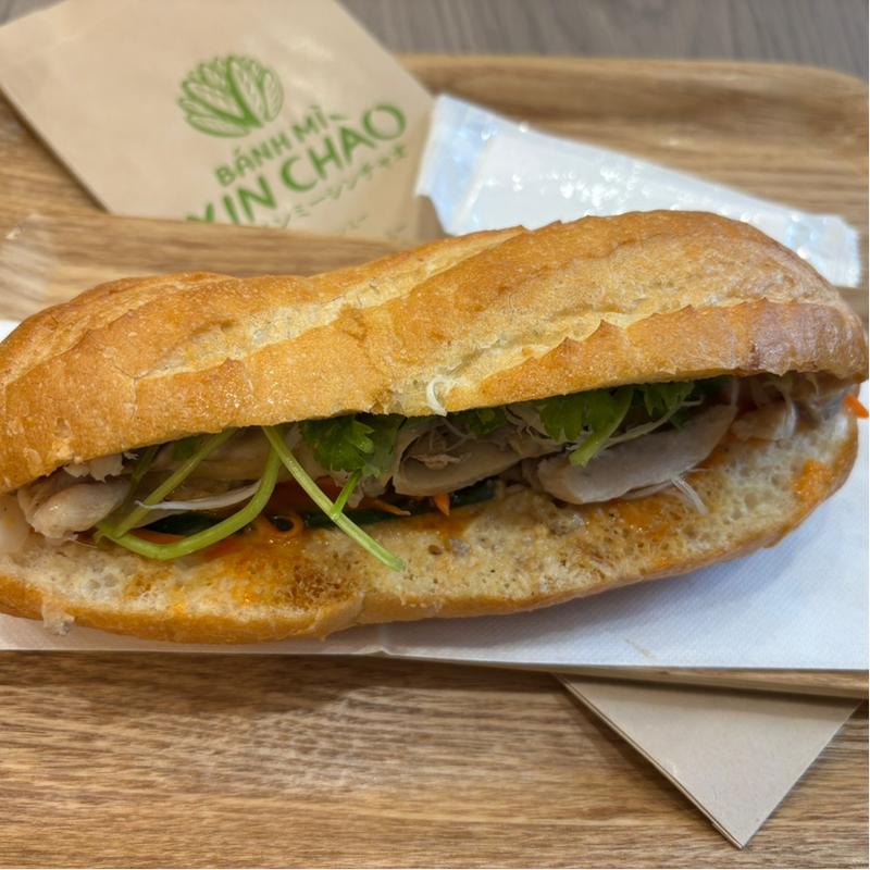 チキンサラダバインミー(Banh Mi Xin Chao)