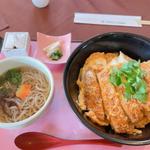 月例メニュー(カツ丼と小蕎麦)