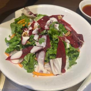 蟹とビーツと木の実の赤いサラダ(焼肉ダイニング ワンカルビ 三木店)
