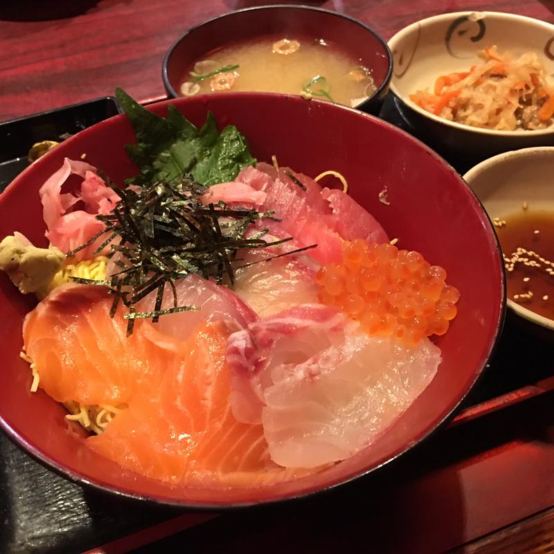 海鮮丼(まどもあぜる )