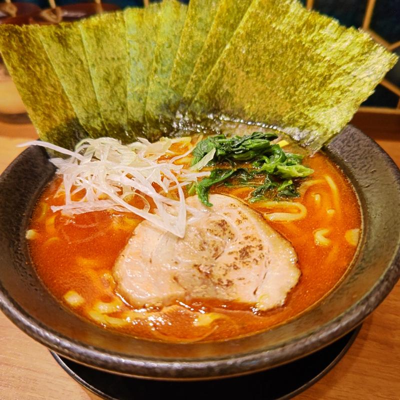辛味噌豚骨ラーメン＋海苔(横浜家系ラーメン 石川家 )