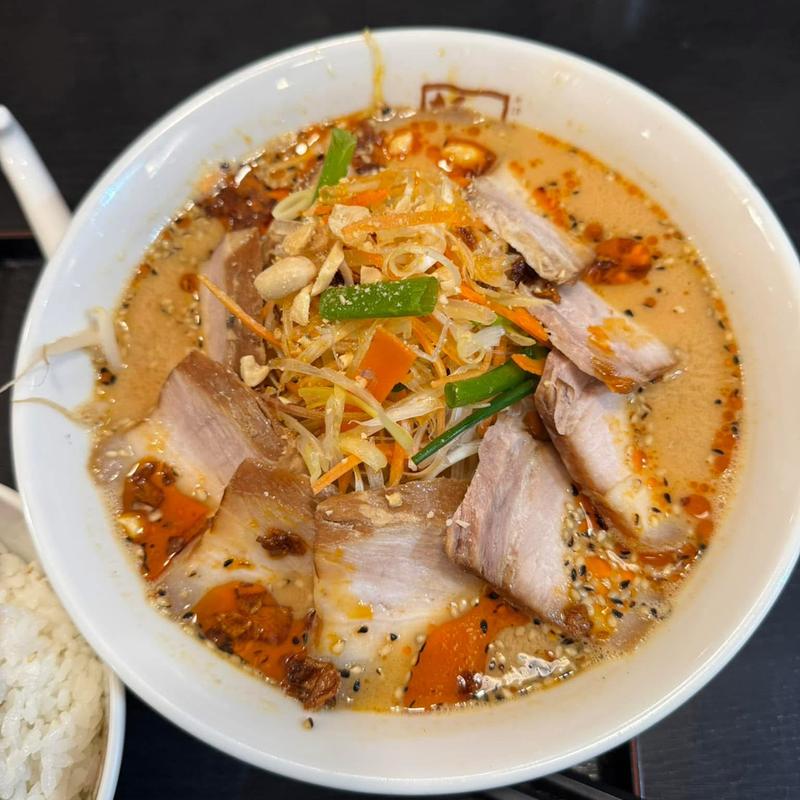 焦がしごま味噌ラーメン 倍焼豚(喜多方ラーメン坂内 水沢店)