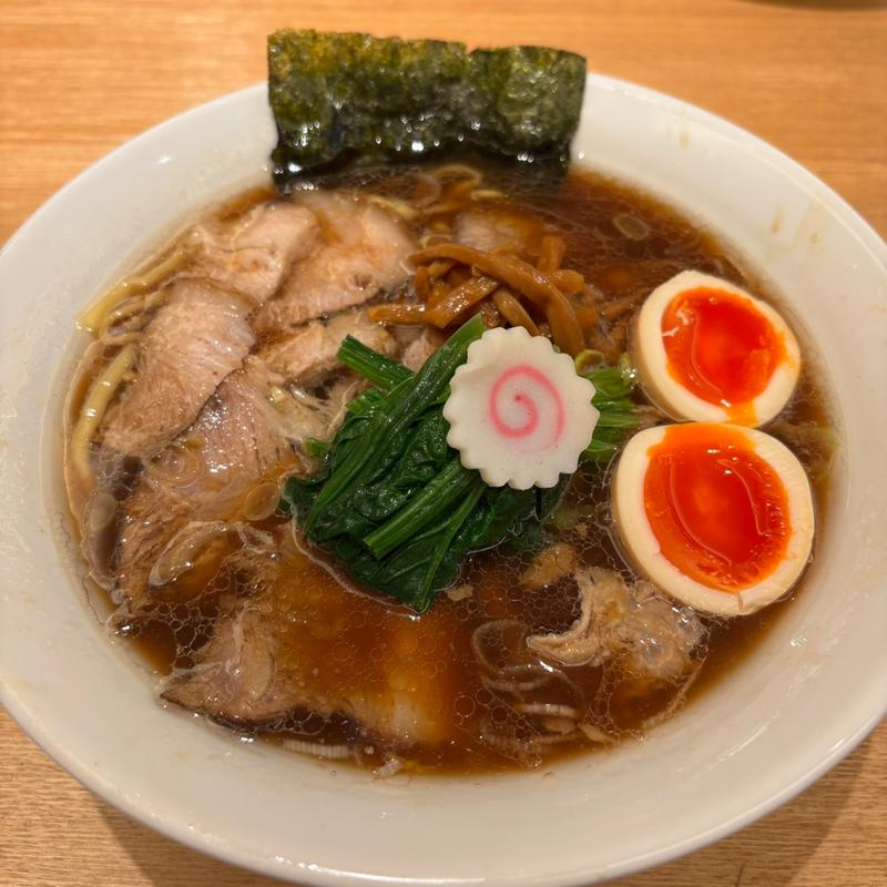 味玉醤油半チャーシューメン(長岡食堂　東京ラーメン横丁店)