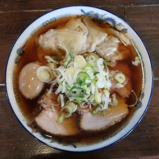 ラーメン(醤油)味玉ワンタントッピング(麺 島むら)