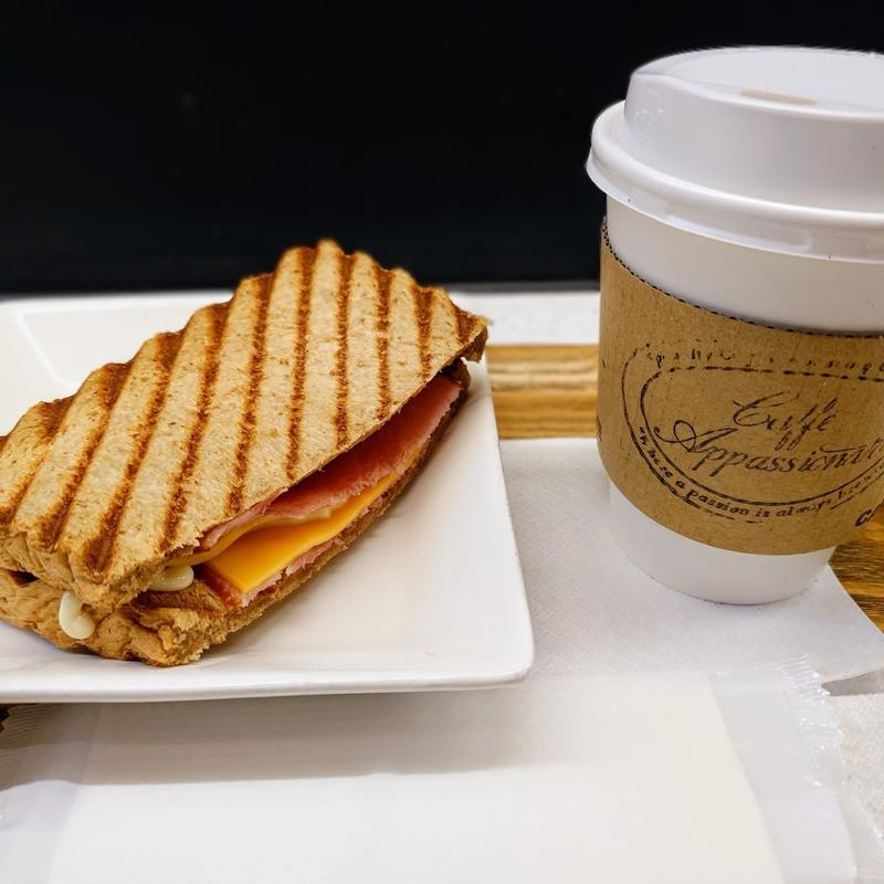 モーニングセット(カフェ アパショナート 新丸の内ビル店)