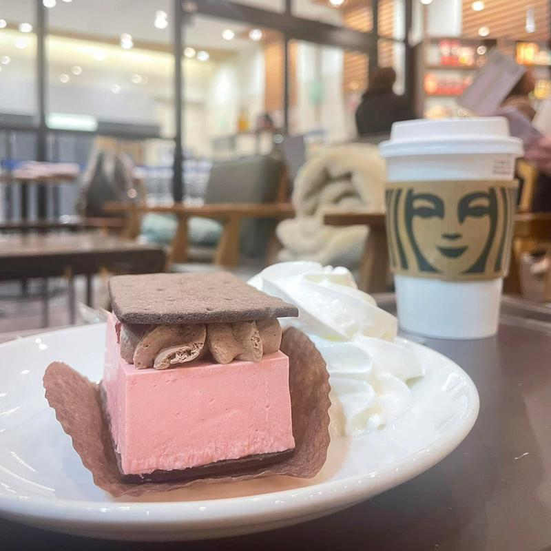 クッキーサンド ストロベリー&チョコ(スターバックスコーヒー 芦花公園店)