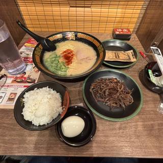 ラーメン+煮卵+木耳+のり+小ライス(一蘭 船橋店)