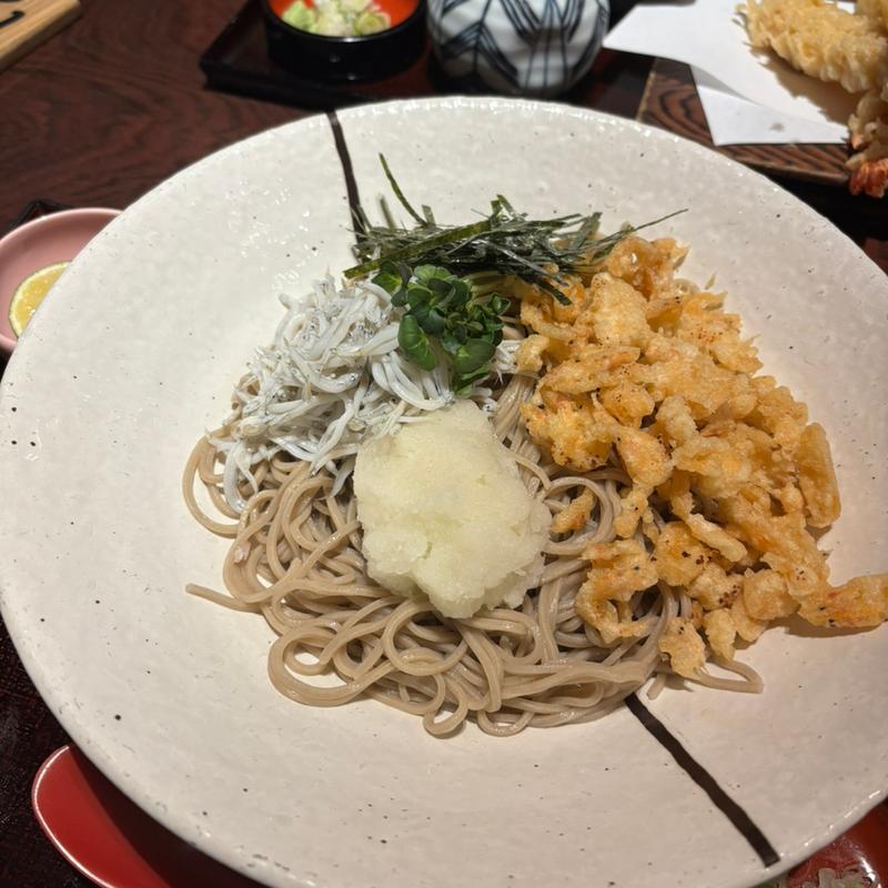桜海老のバラかき揚げと釜揚げしらすのぶっ掛け蕎麦(峰本 小町通り店)