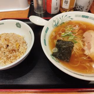 ラーメン半チャーハン