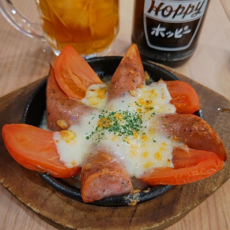 トマトとウインナーのチーズ焼き(BEEF KICHEN STAND（ビーフキッチンスタンド新杉田）)