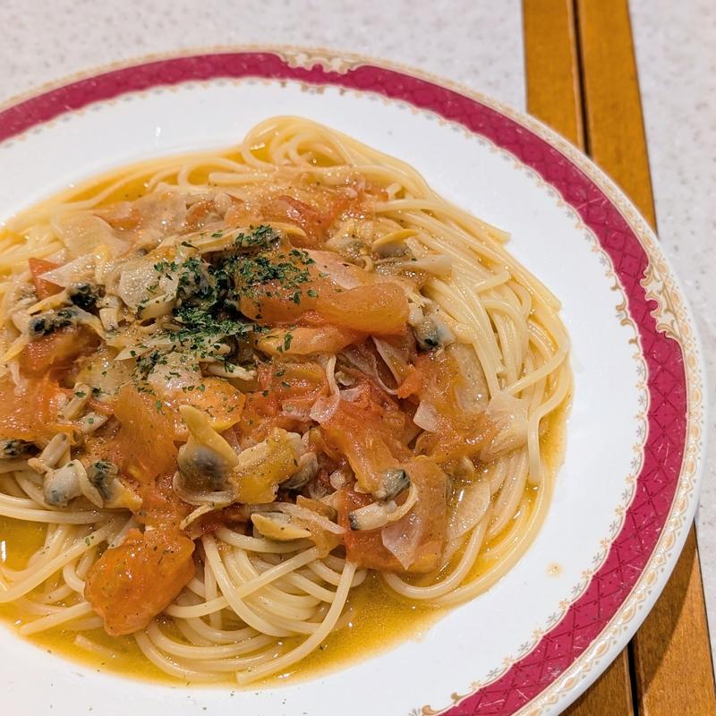 アサリとフレッシュトマトとガーリックのスパゲティ(スパゲッティ カケハシ 新宿)