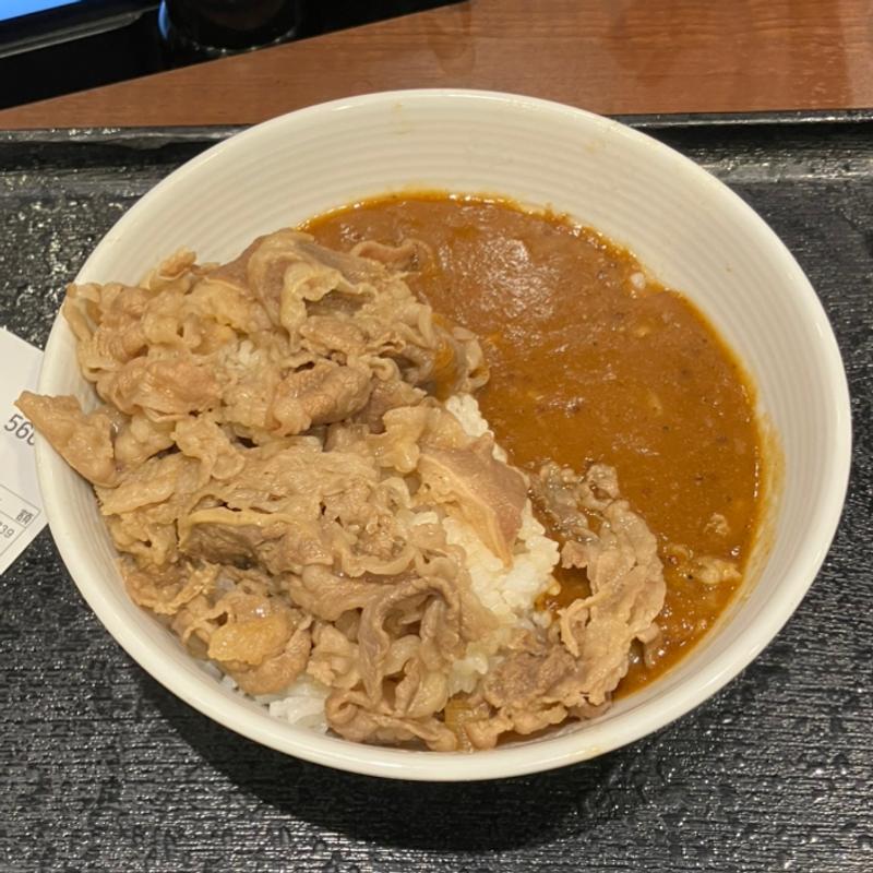 肉だく牛魯珈カレー(吉野家 天神橋六丁目店)