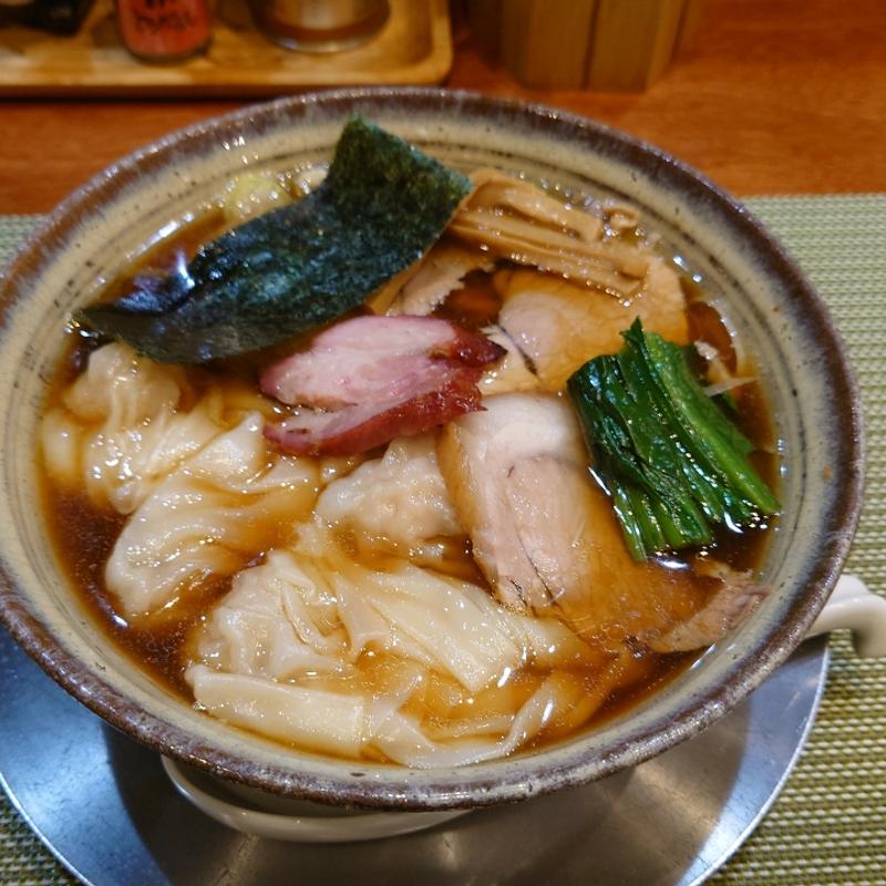 ワンタン醤油ラーメン大盛(らーめん梶原)