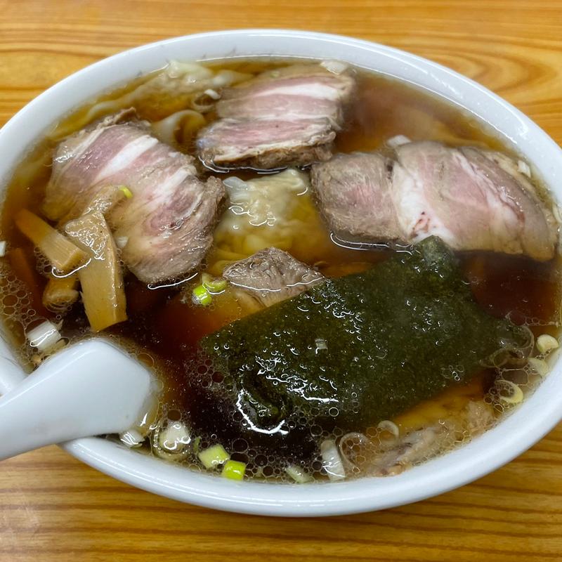 ワンタンメンにチャーシュートッピング(東洋一)