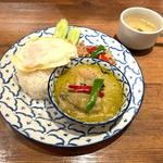 ガパオライスとグリーンカレーのセット