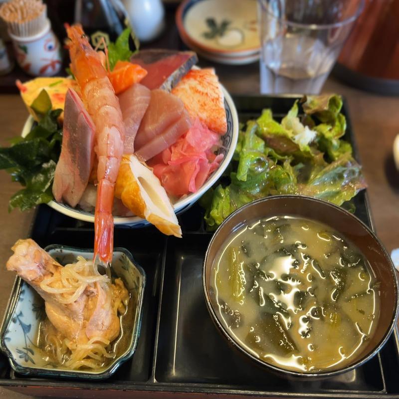 海鮮丼(居酒屋食堂よってや)