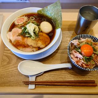 熟成醤油生姜らぁ麺味玉トッピング炙りレアチャーシュー丼セット(らぁ麺 ほたる)
