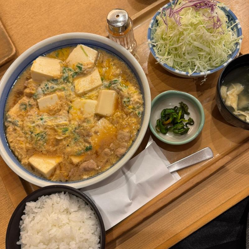 肉豆腐の玉子とじ定食(さちのや食堂 青戸店)