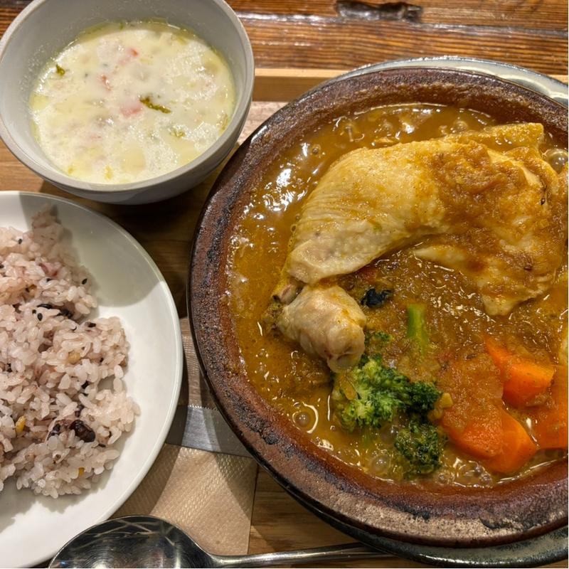 チキンレッグとたっぷり野菜のスパイスカレー(スペメシ Leon)