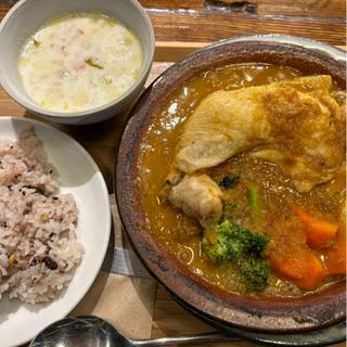 チキンレッグとたっぷり野菜のスパイスカレー(スペメシ Leon)