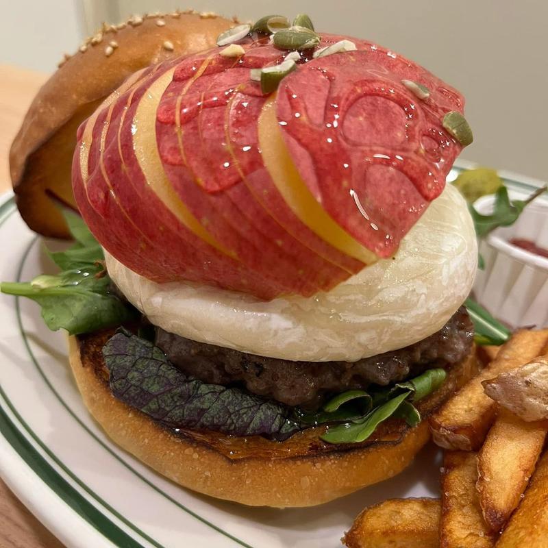 アップルパイカマンベールチーズバーガー(PLUMP DINER【プランプダイナー】)