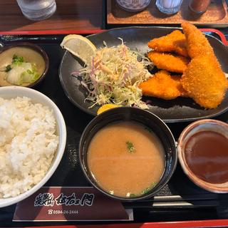 チキンカツ定食(伍右ェ門 )