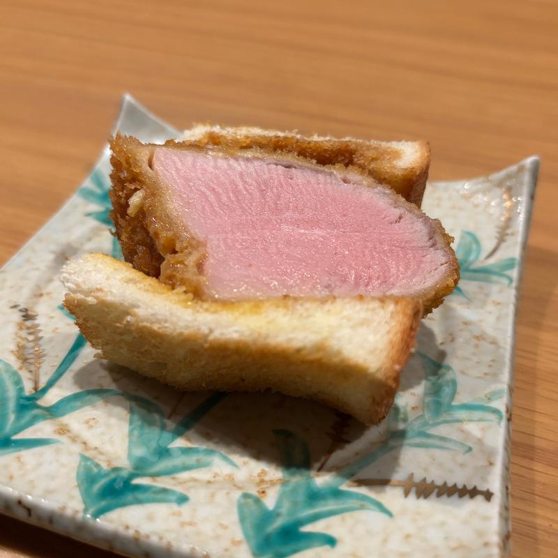 蕎麦屋のレアヒレカツサンド(蕎麦前ごとう)