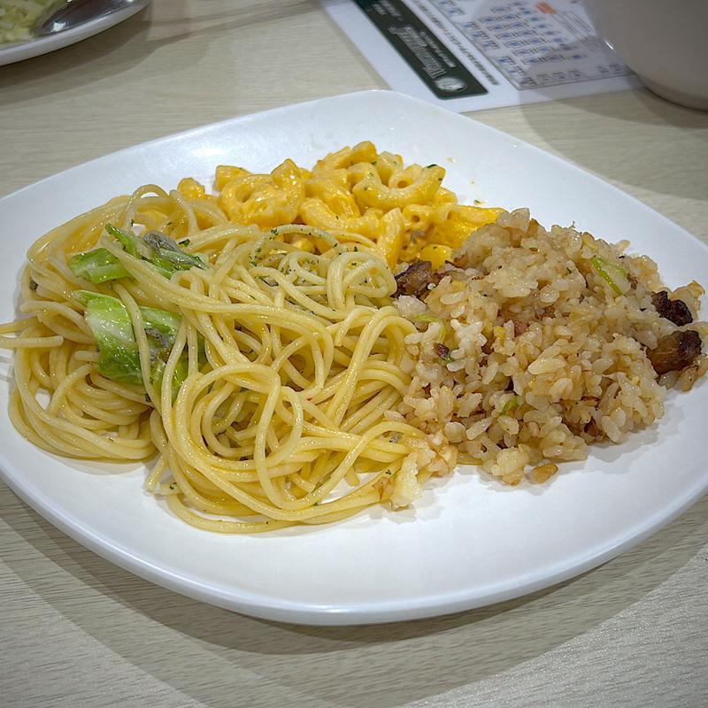 ペべロンチーノ＆マッケンチーズ、炒飯(神戸クック・ワールドビュッフェ 宇都宮店)