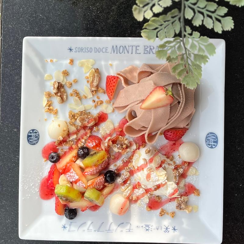 パフェ（いちご）(神戸モンテブランコ)