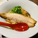 豚の太麺のまぜそば(豚と太麺)