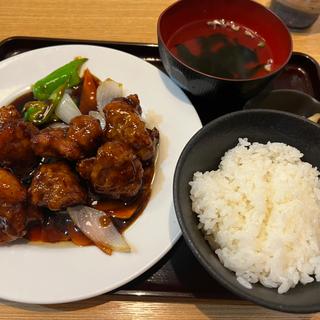 黒酢鶏(ショウショウ焼餃子)