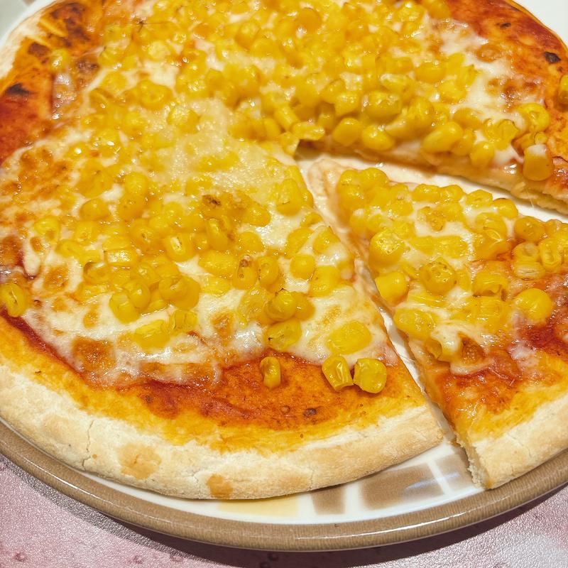 たっぷりコーンのピザ(サイゼリヤ 梅田センタービル店)