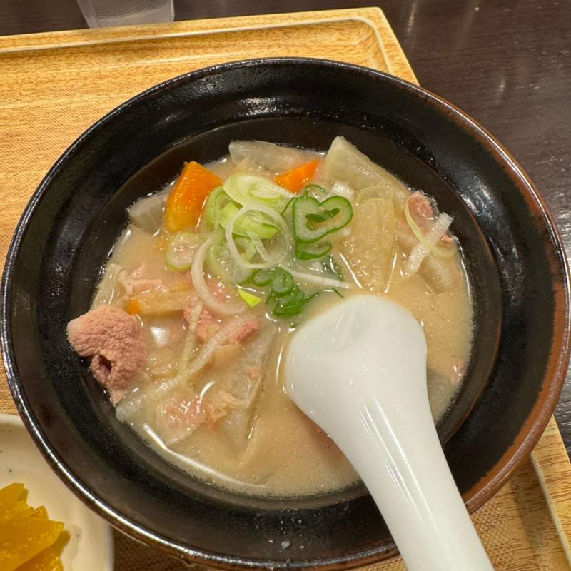 豚汁(大衆食堂 定食のまる大 飯田橋西口店)
