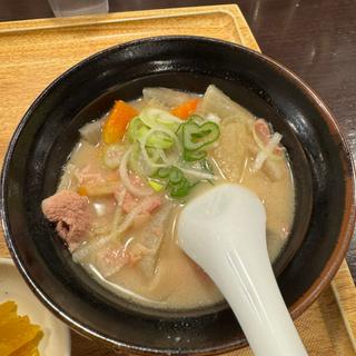 豚汁(大衆食堂 定食のまる大 飯田橋西口店)